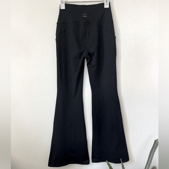 ‼️SOLD‼️ BEYOND YOGA FLARE PRACTICE PANT - Picture 2 of 7